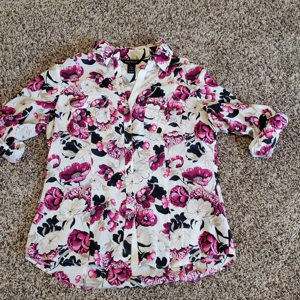 So many BEAUTIFUL details on this WHBM SILK blouse